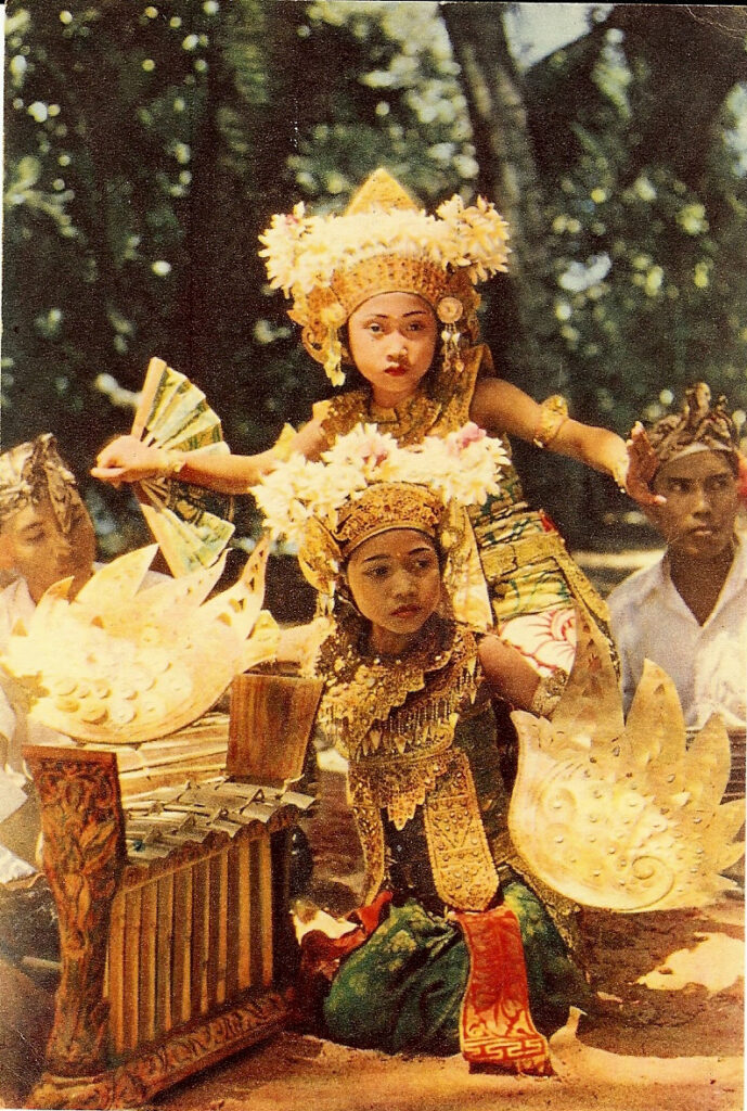 BALINESE DANCERS - DEWI SRI VILLA